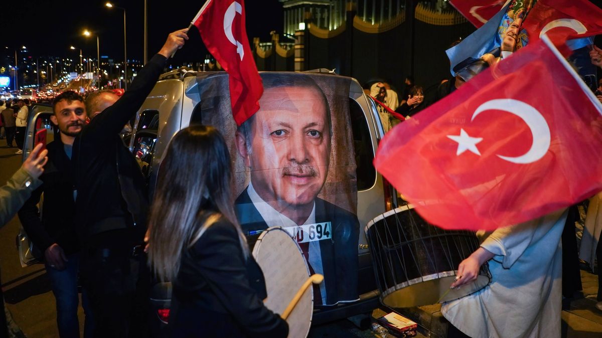 Expertka popisuje, čím Erdogan znovu ovládl Turecko a co musí Západ čekat